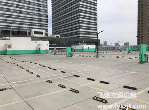 露天小區(qū)停車場劃線該怎么選擇材料呢？