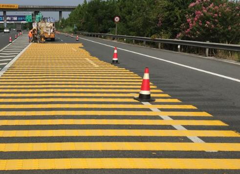 蘇州道路劃線廠家解讀振蕩標(biāo)線與道路標(biāo)線的區(qū)別在哪？