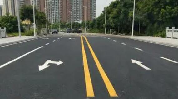 道路交通標線寬度的具體尺寸是多少厘米？